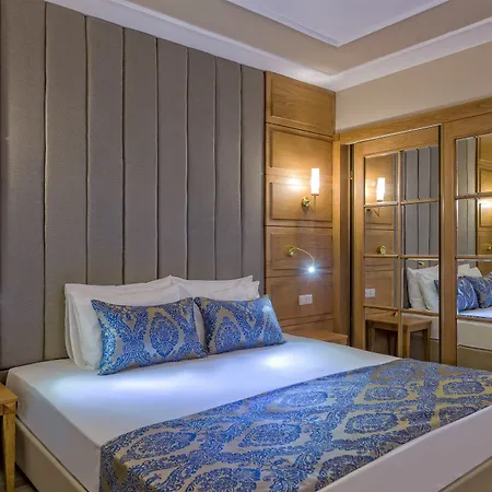 Royal Atlantis 4* Side